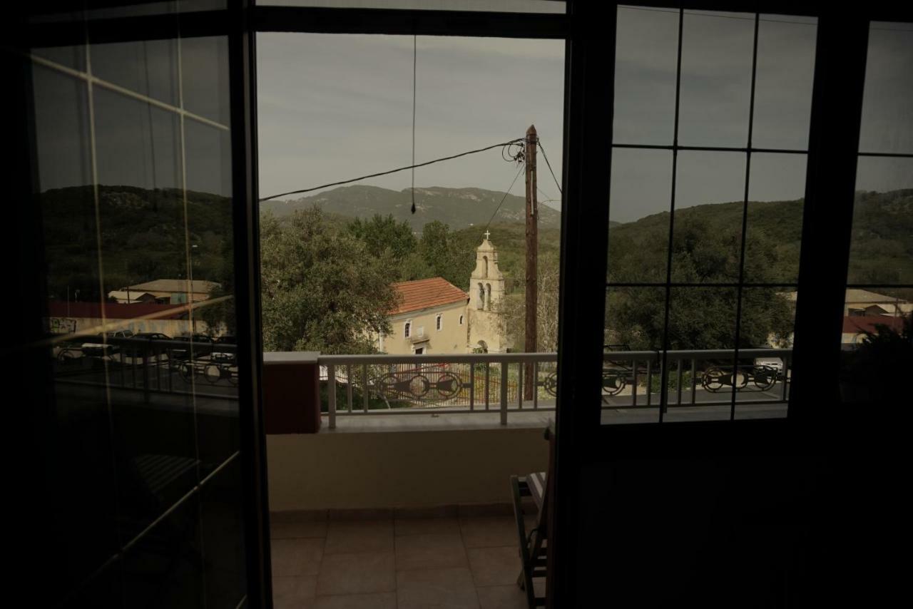 Appartement J&B Countryside Life à Ágios Matthaíos Extérieur photo
